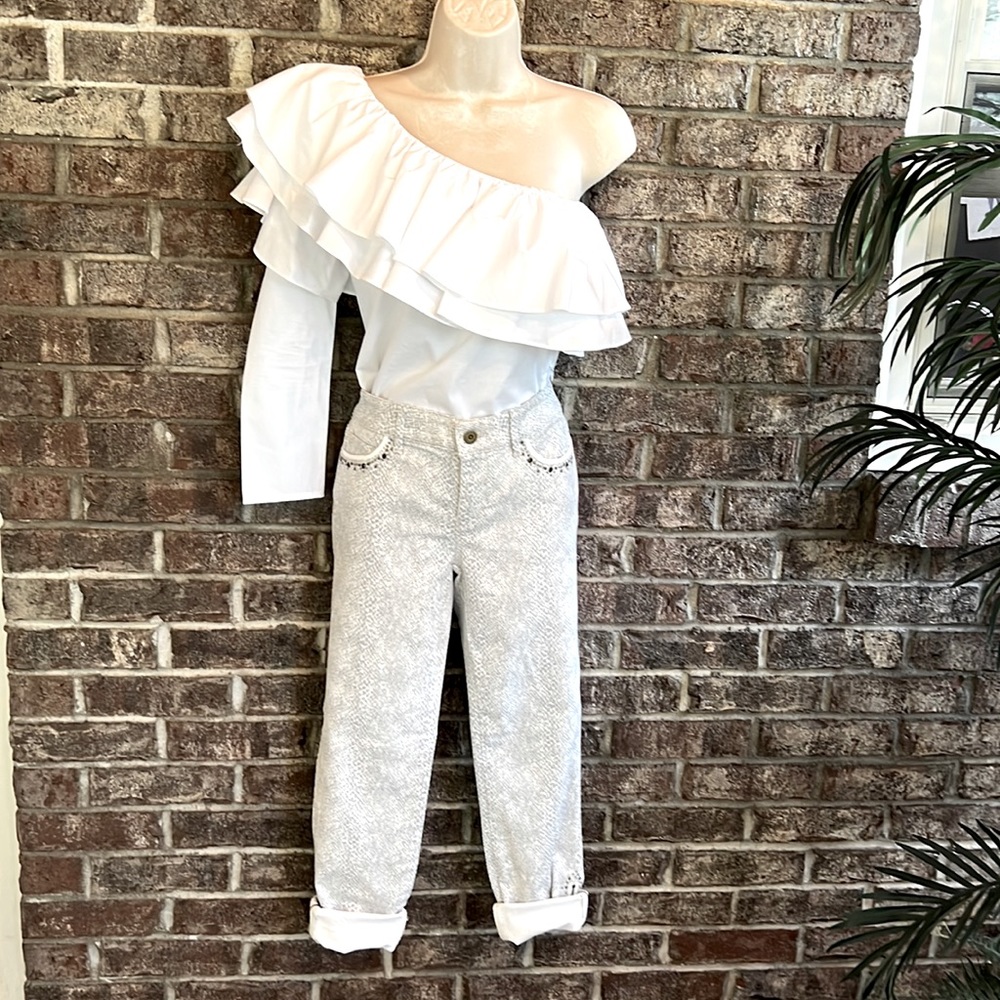 White end black skinny crop size 2